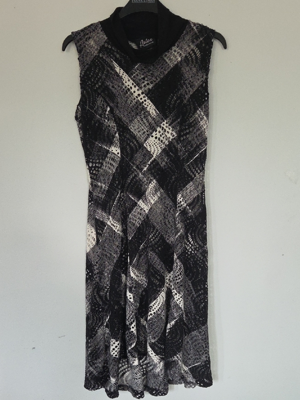 Black & White Patterned Sleeveless Dress